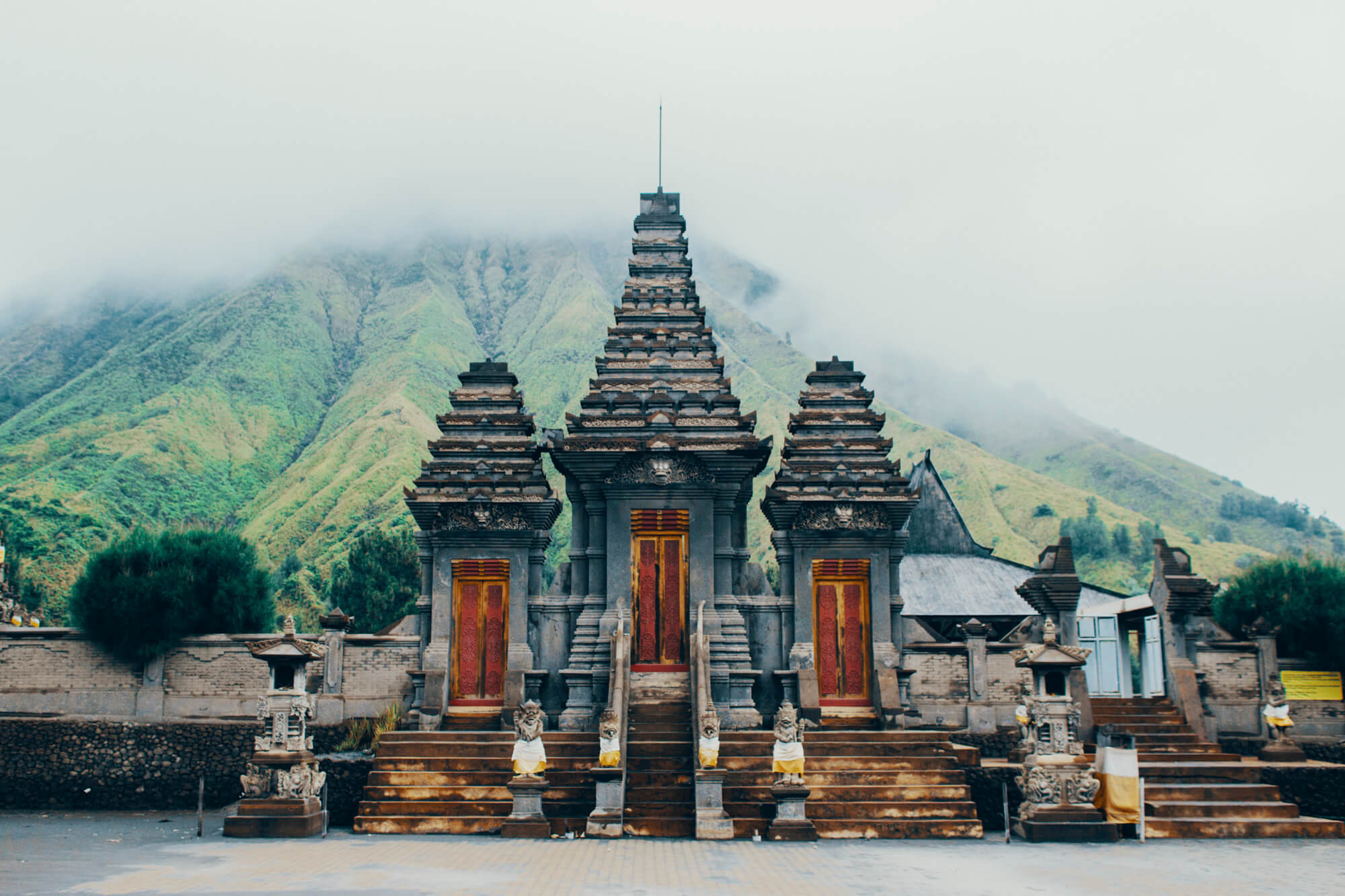 What to Know When Visiting Asian Temples